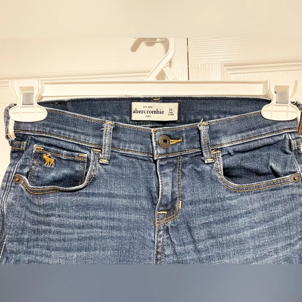 Abercrombie Kids Blue Jeans Size 16 - Picture 4 of 12